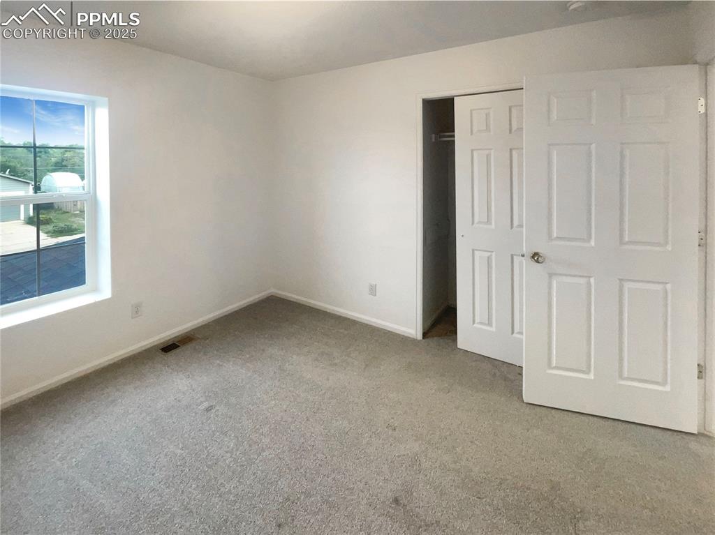 Image 5 of 24: Bedroom