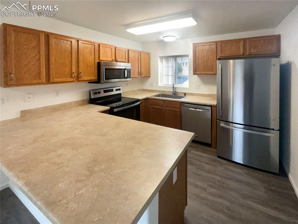 Image 6 of 24: Kitchen
