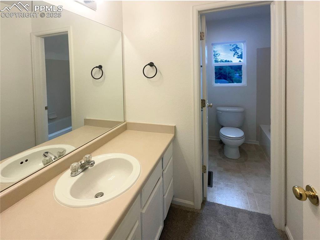 Image 7 of 24: Bathroom