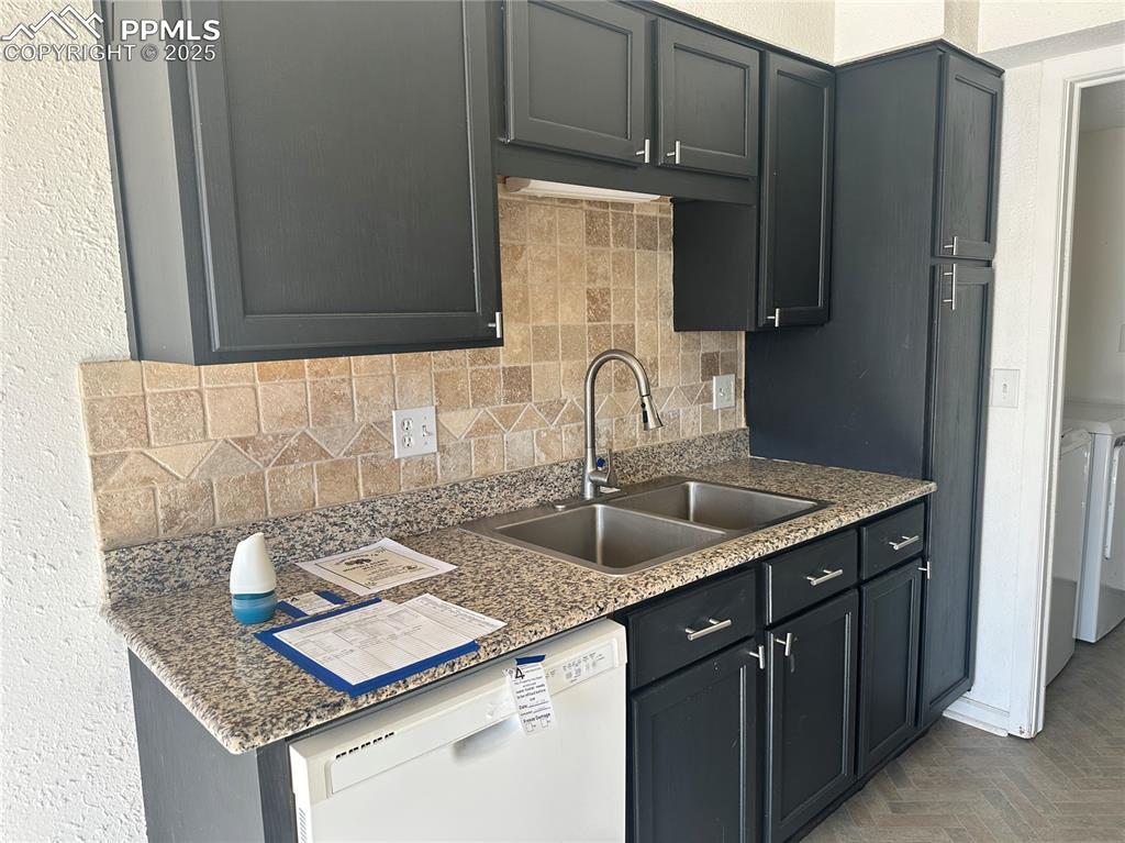 Image 10 of 29: Kitchen