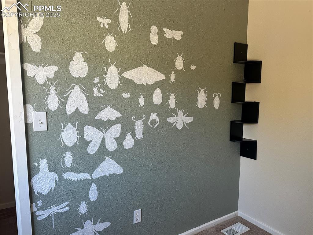 Image 18 of 29: Bedroom