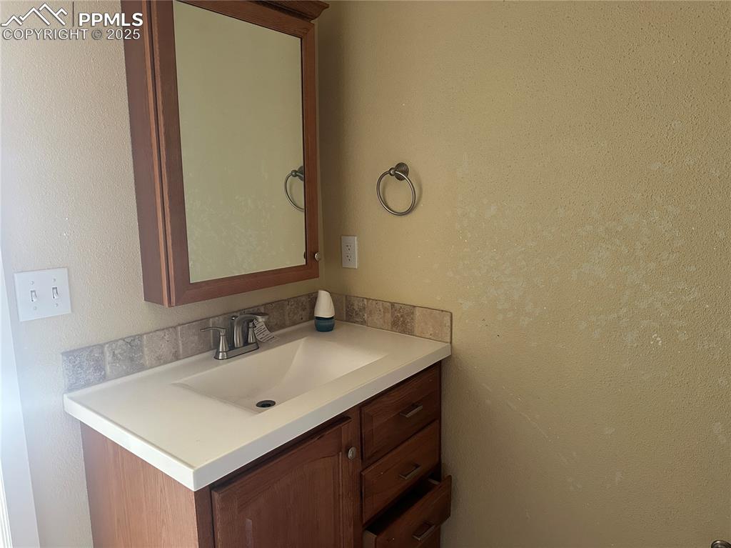 Image 20 of 29: Bathroom