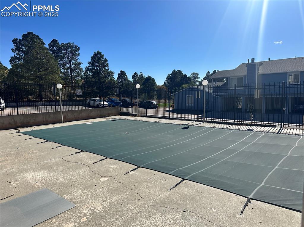 Image 28 of 29: Pool