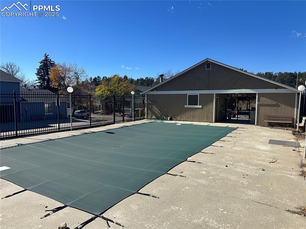 Image 29 of 29: Pool