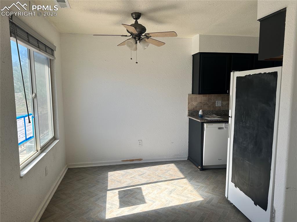 Image 8 of 29: Kitchen