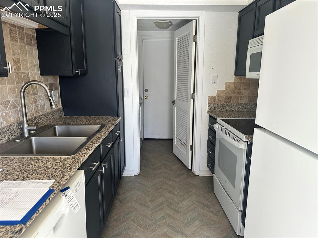 Image 9 of 29: Kitchen