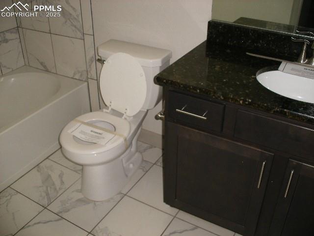 Image 15 of 41: Bathroom