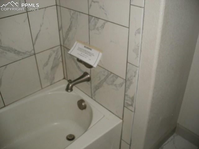 Image 22 of 41: Bathroom