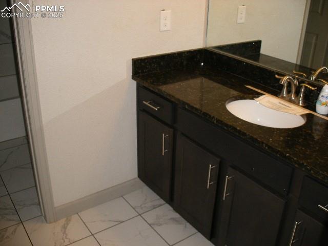 Image 23 of 41: Bathroom