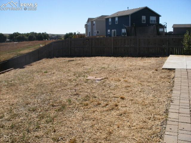 Image 40 of 41: Yard