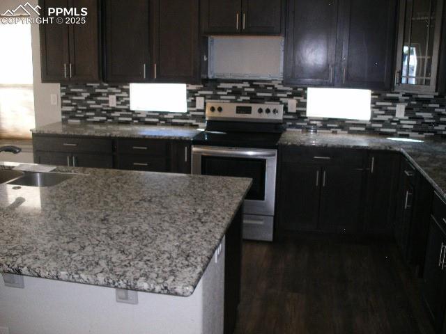 Image 6 of 41: Kitchen