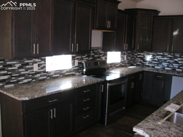 Image 7 of 41: Kitchen