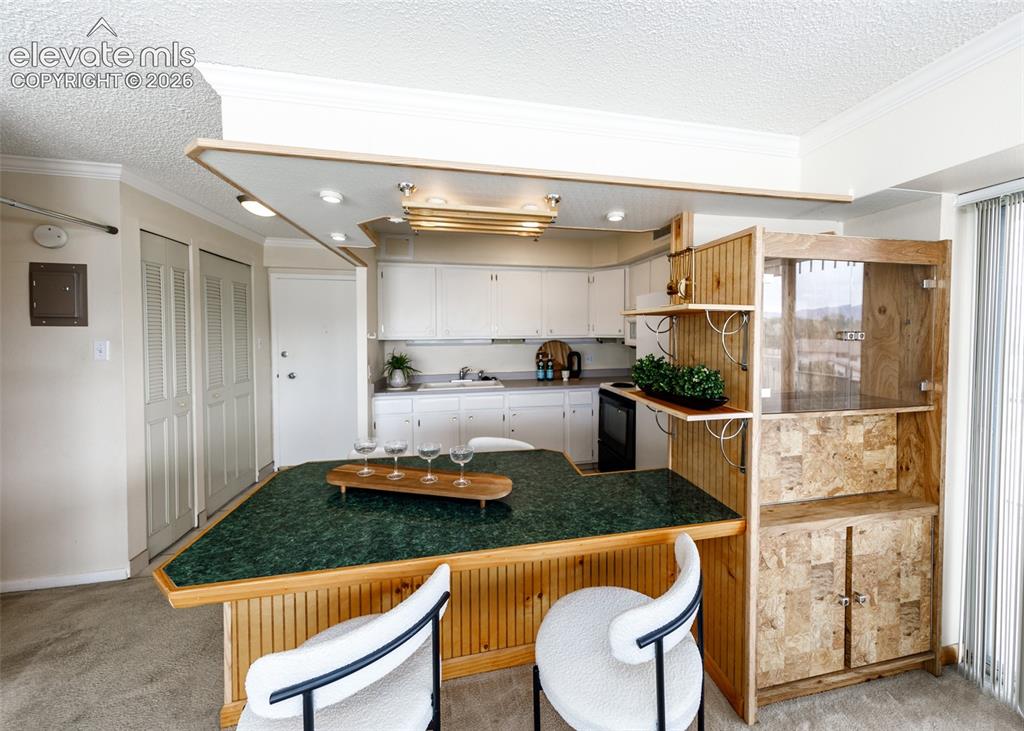 Image 10 of 33: Kitchen