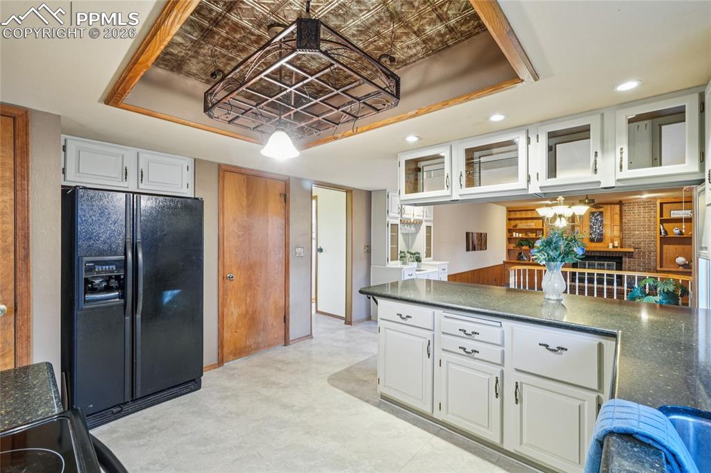 Image 14 of 48: Kitchen