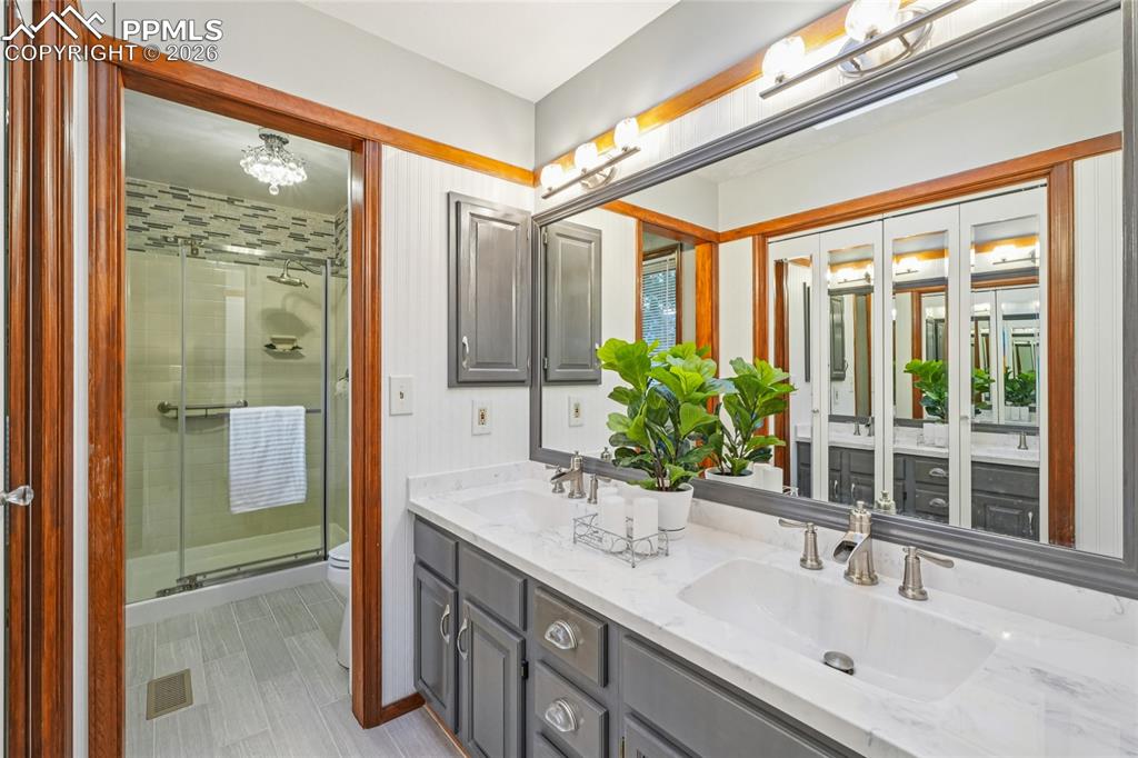 Image 26 of 48: Bathroom