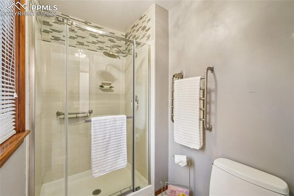 Image 27 of 48: Bathroom