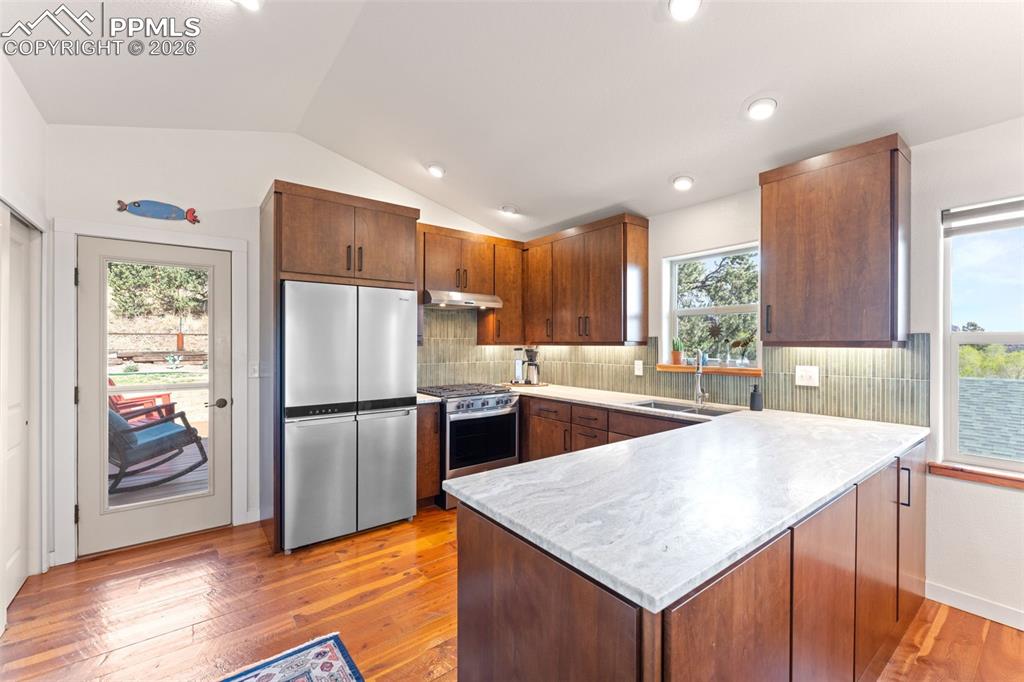 Image 10 of 38: Premium Appliances