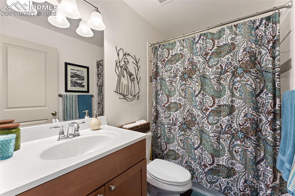 Image 24 of 38: Guest Bathroom