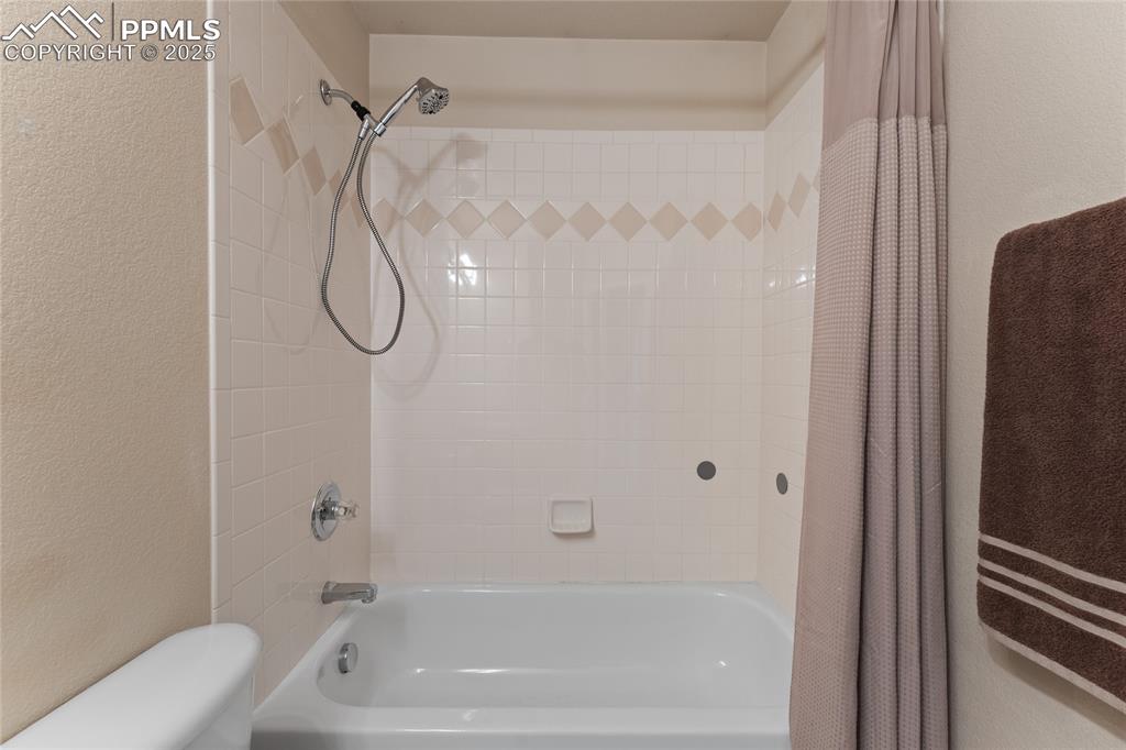 Image 12 of 30: Bathroom
