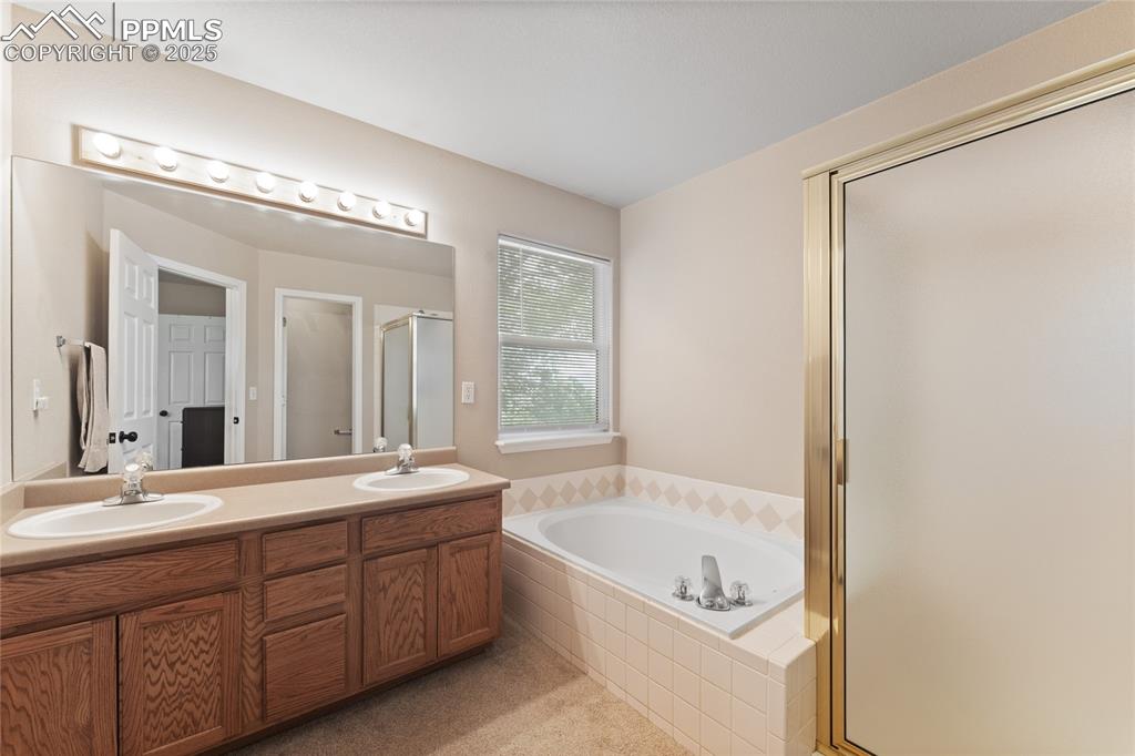 Image 20 of 30: Bathroom