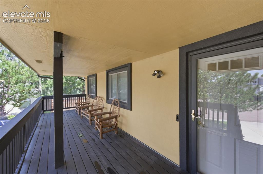 Image 2 of 20: Deck