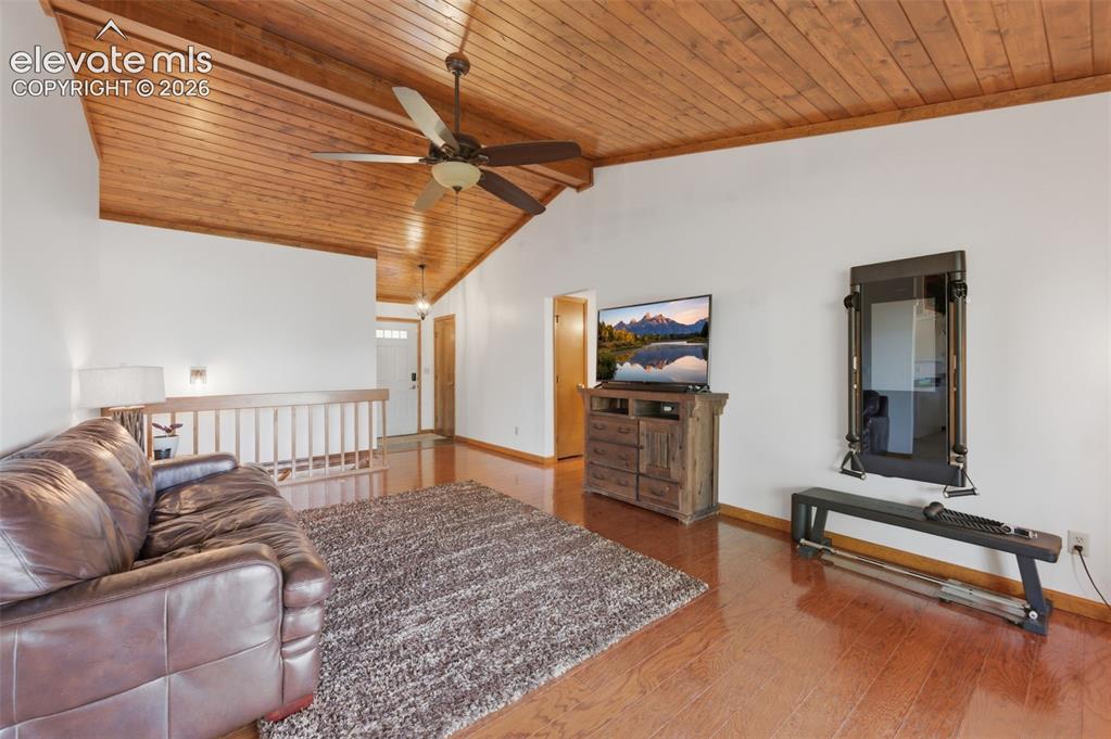 Image 6 of 20: Living Room
