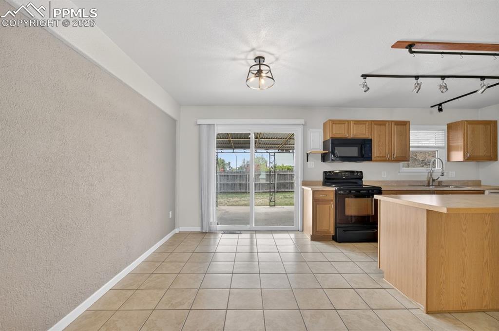 Image 12 of 29: Kitchen