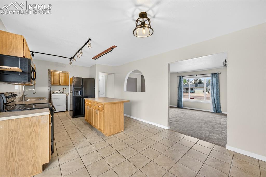 Image 15 of 29: Kitchen