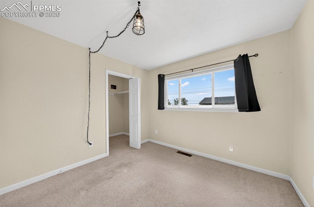 Image 24 of 29: Bedroom