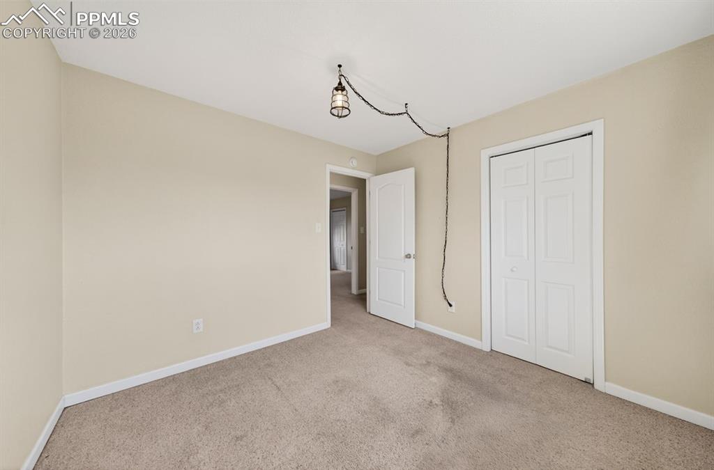 Image 25 of 29: Bedroom