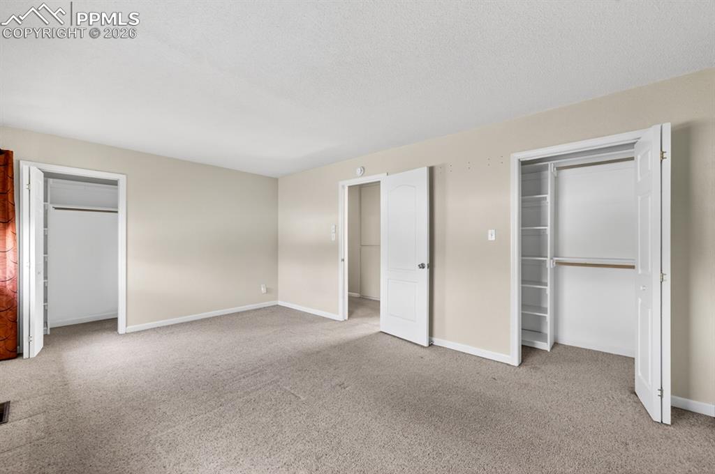 Image 29 of 29: Bedroom