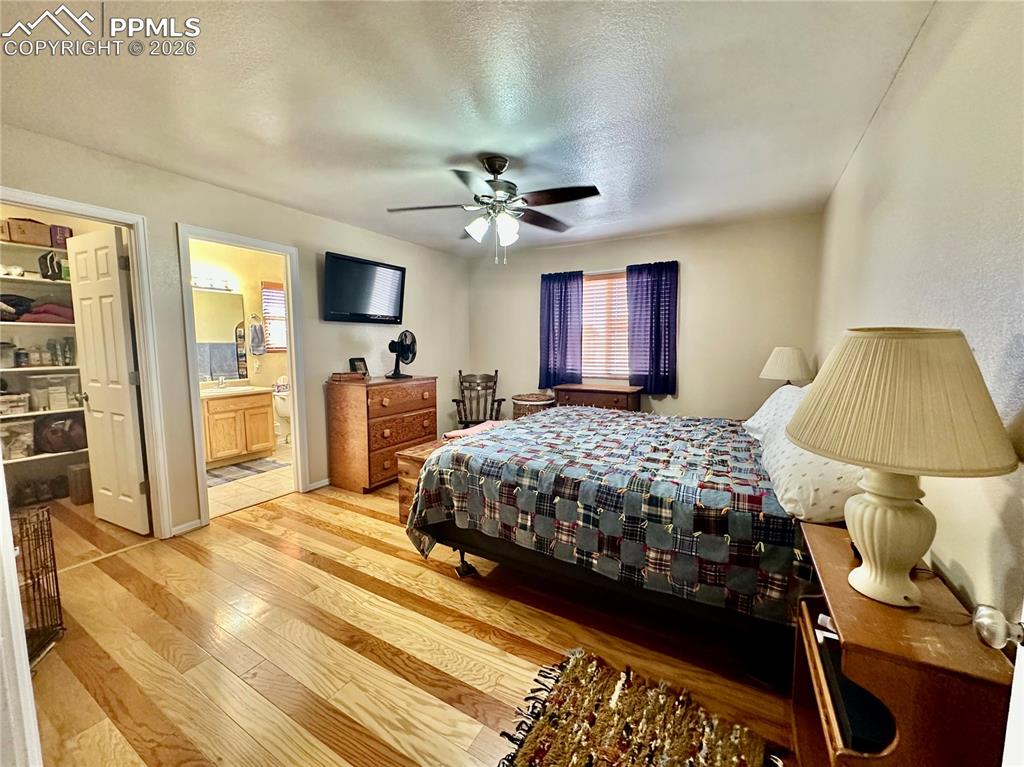 Image 11 of 26: Bedroom