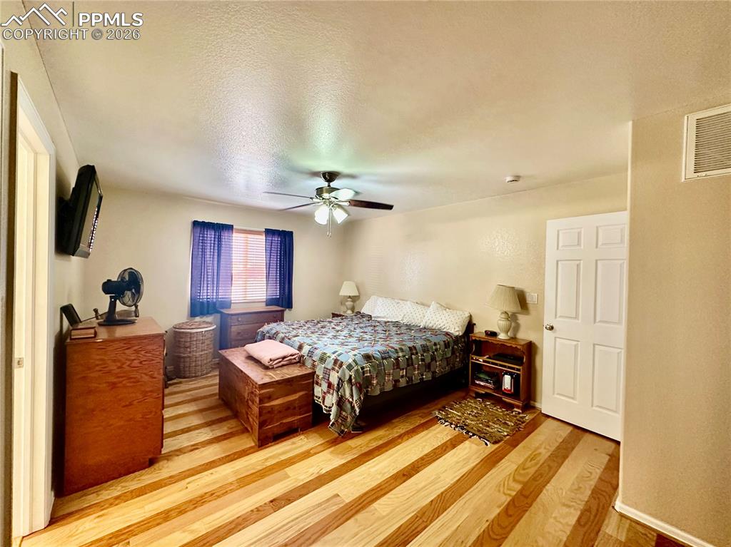 Image 12 of 26: Bedroom