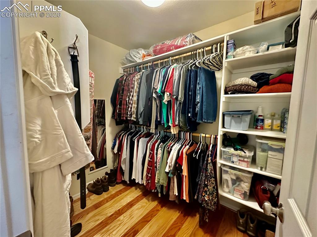 Image 13 of 26: Closet