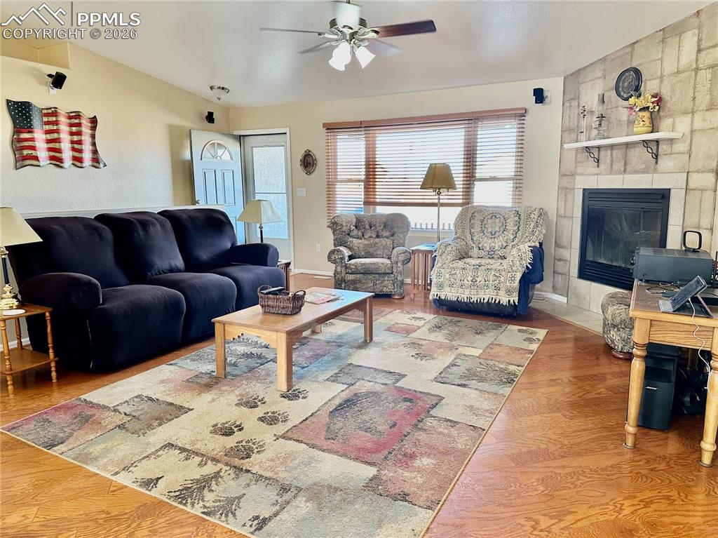 Image 5 of 26: Living Room