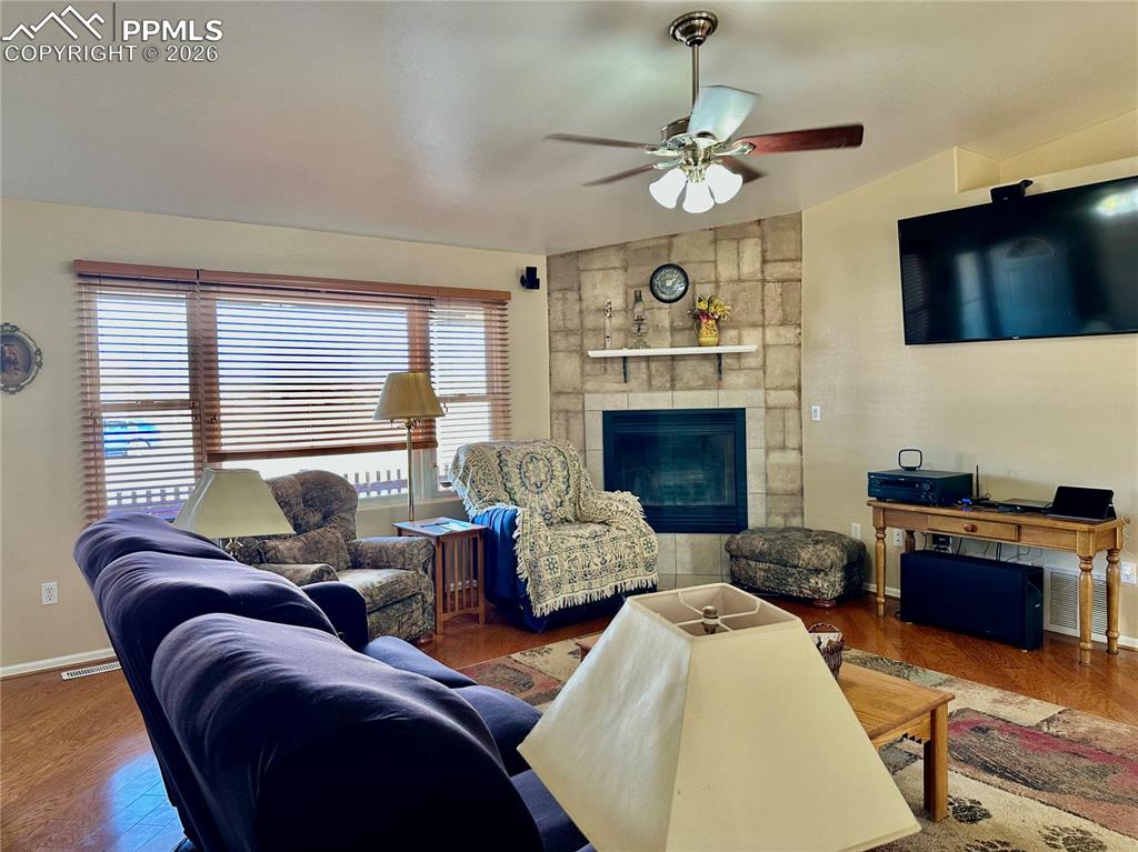 Image 6 of 26: Living Room