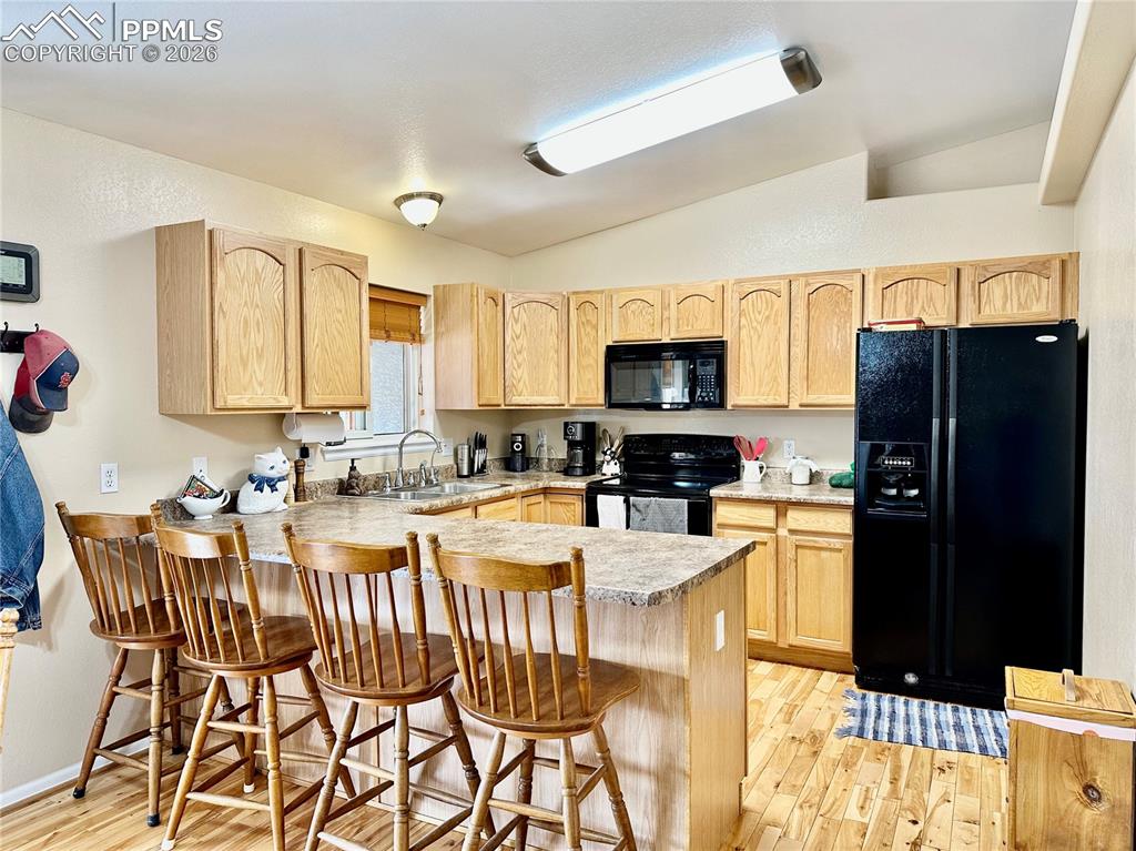 Image 9 of 26: Kitchen