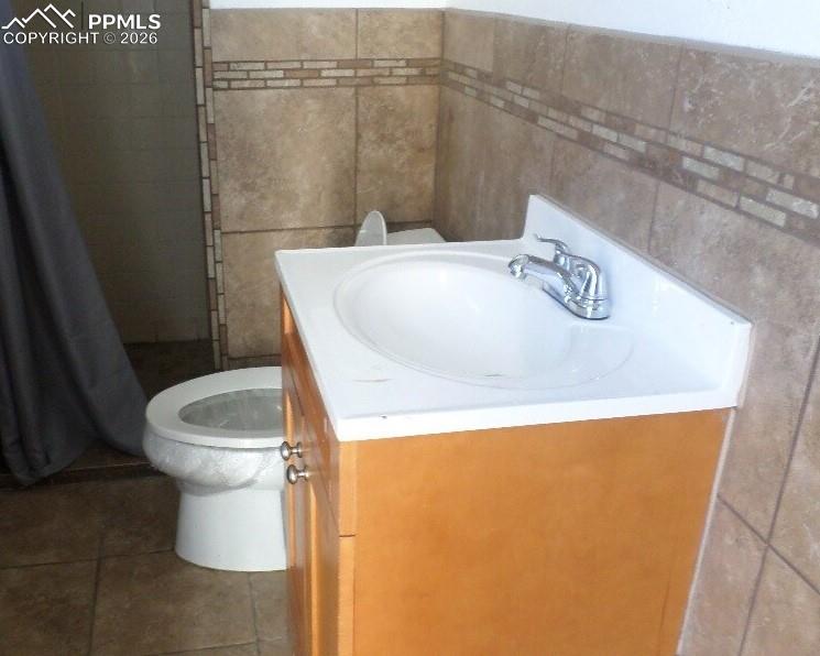 Image 10 of 40: Bathroom