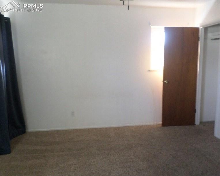 Image 28 of 40: Bedroom