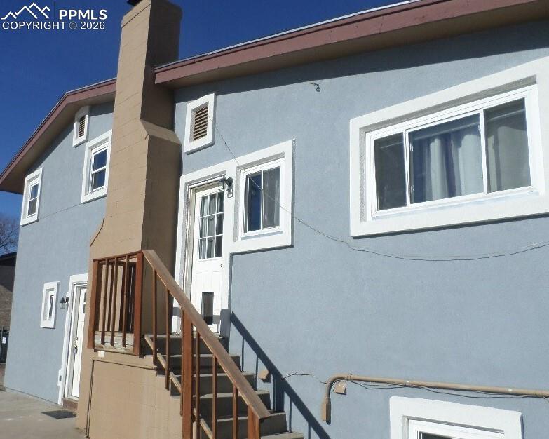 Image 5 of 40: Side of Structure