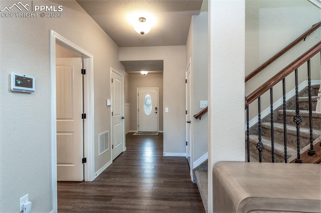 Image 19 of 36: Entry