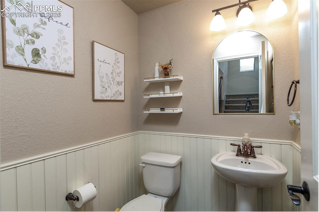 Image 22 of 36: Bathroom