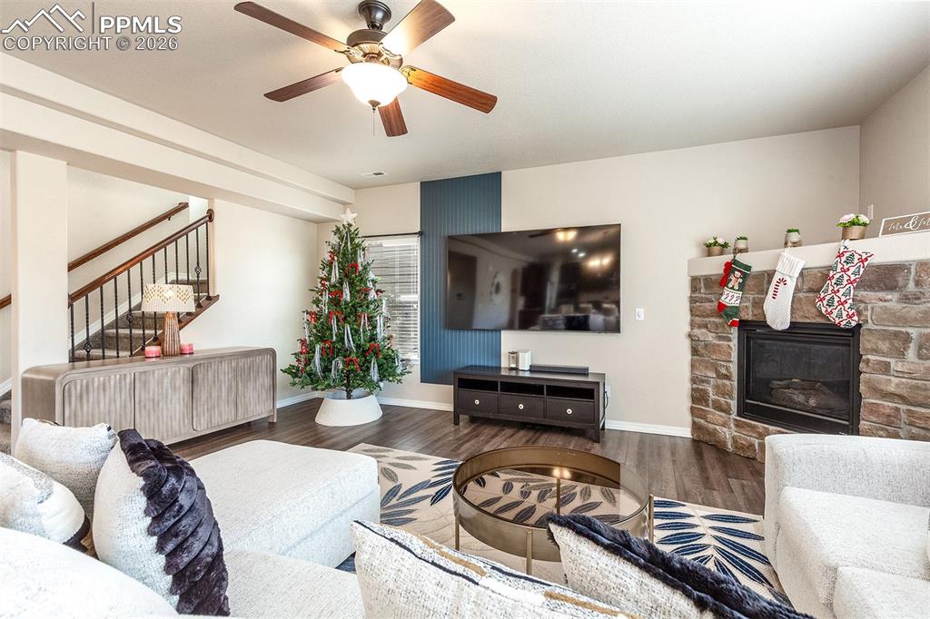 Image 4 of 36: Living Room