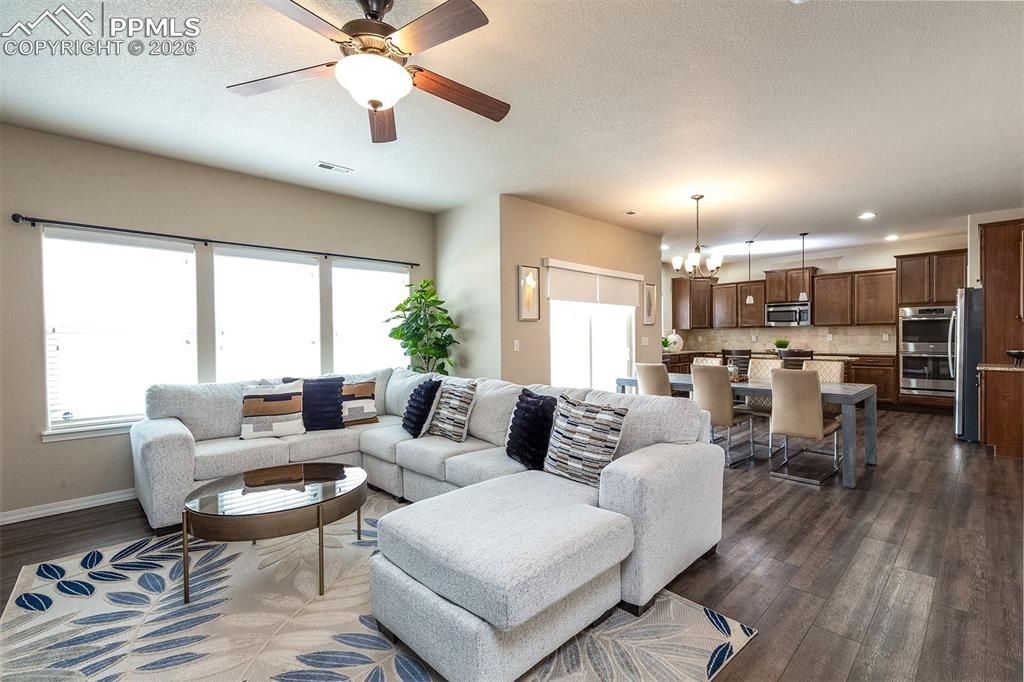 Image 5 of 36: Living Room