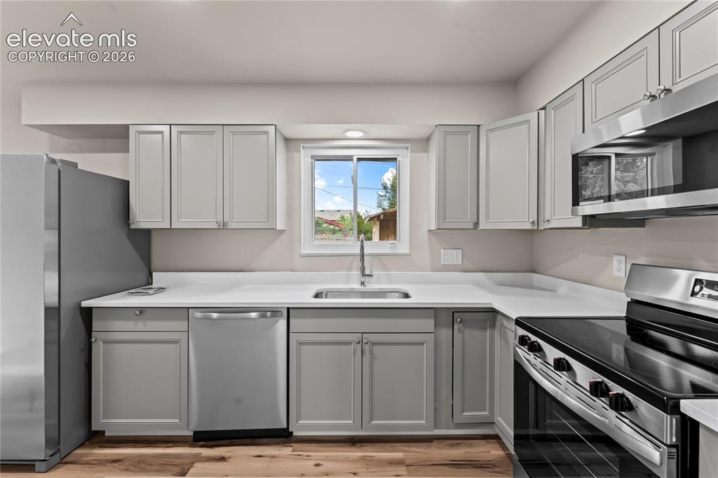 Image 11 of 33: Kitchen