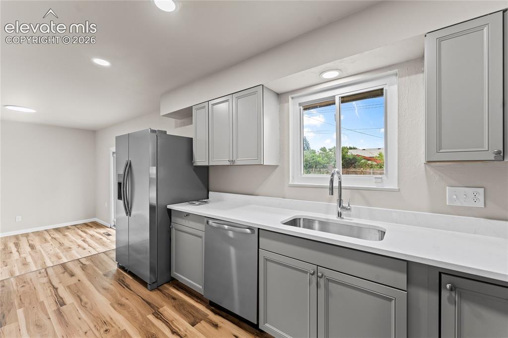 Image 12 of 33: Kitchen
