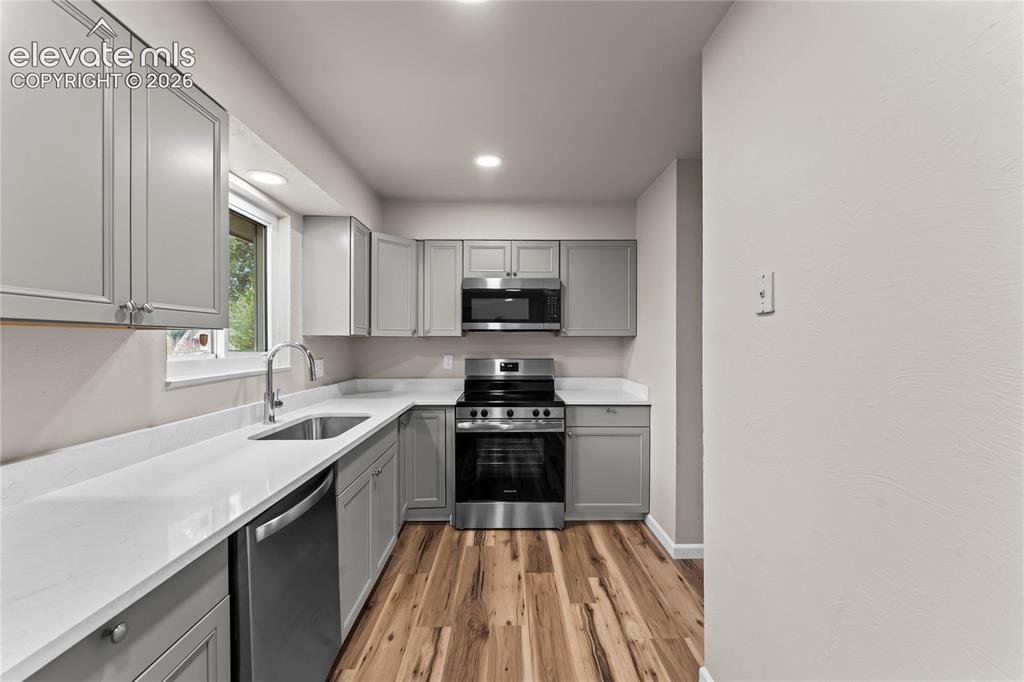 Image 13 of 33: Kitchen