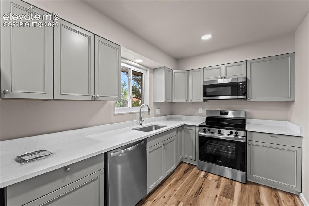 Image 14 of 33: Kitchen