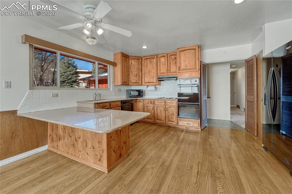 Image 11 of 49: Kitchen