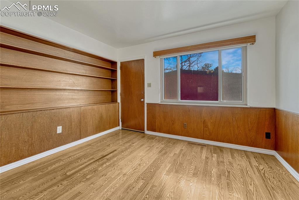 Image 13 of 49: Dining Area